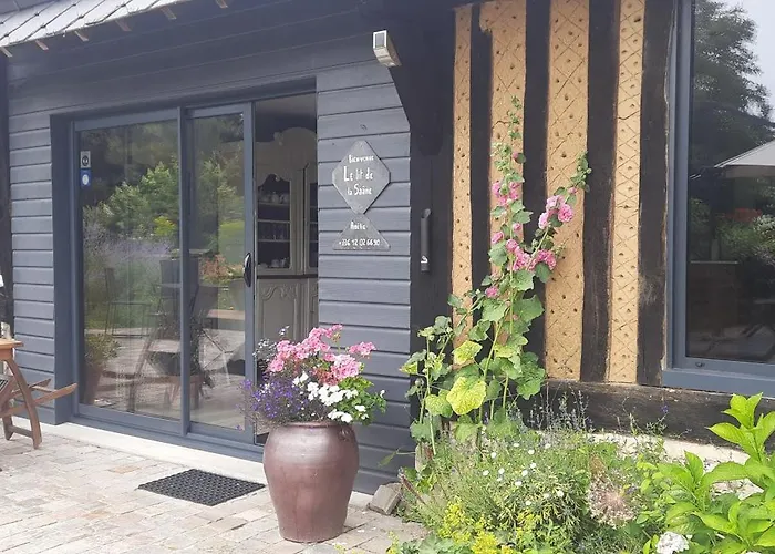 Le Lit De La Saane Bed & Breakfast